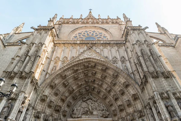 Vchodu do katedrály v Seville — Stock fotografie
