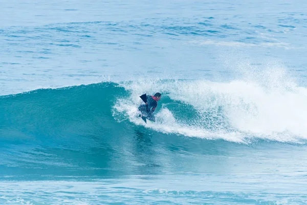 Bodyboarder surfen ocean wave — Stockfoto