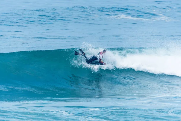 Bodyboarder 서핑 바다 물결 — 스톡 사진