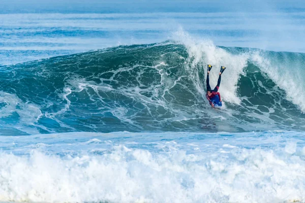 Bodyboarder sörf okyanus dalgası — Stok fotoğraf