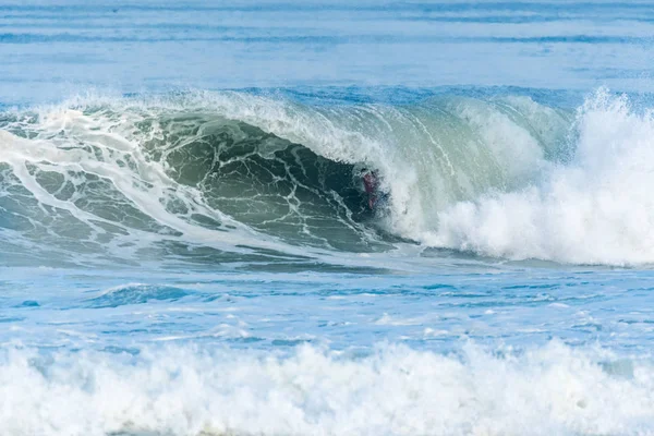 Bodyboarder surfing ocean wave — Stock Photo, Image