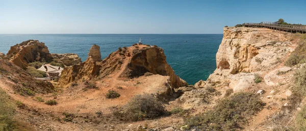 Rocky partvonal közelében Carvoeiro — Stock Fotó