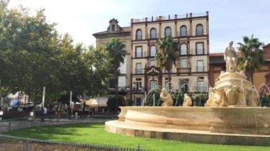 Seville Puerta de Jerez üzerinde Çeşmesi