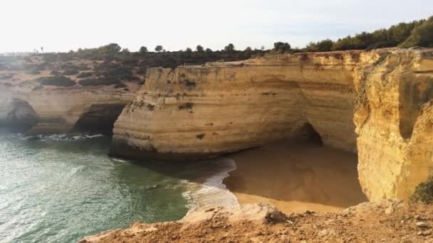 Grottes de Benagil et plage en Algarve — Video