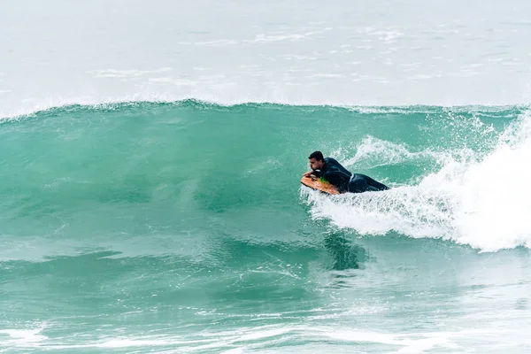 Bodyboarder 서핑 바다 물결 — 스톡 사진