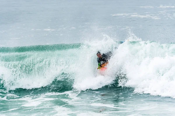 Bodyboarder 서핑 바다 물결 — 스톡 사진