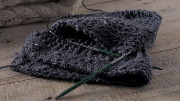 Agulhas e fios para tricotar — Vídeo de Stock