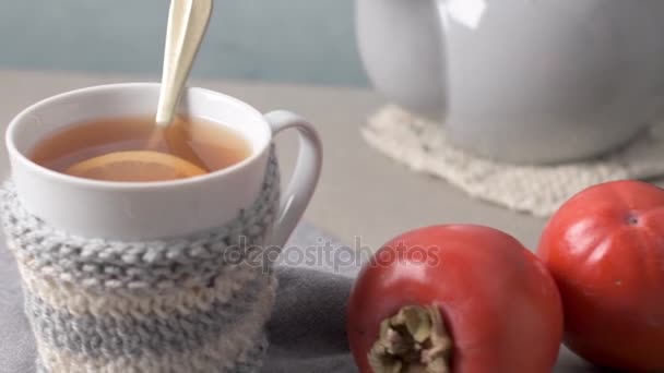 Fruits Kaki Sur Table Rustique Dans Style Vintage — Video