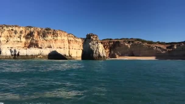 Nyári Atlanti Óceán Sziklás Tengerpart Közelében Carvoeiro Város Lagoa Algarve — Stock videók