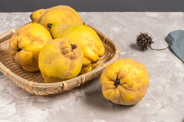 Frutos de marmelo maduros — Fotografia de Stock