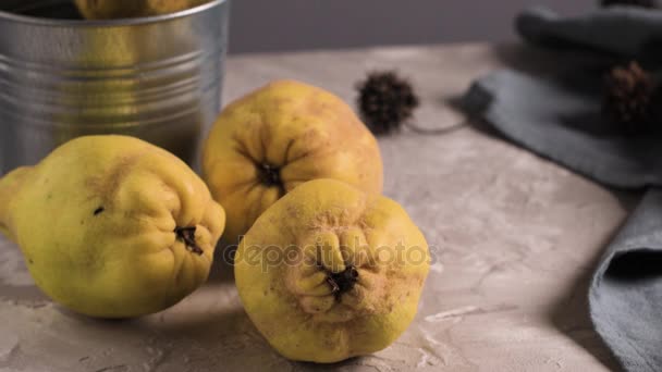 Frutas Maduras Membrillo Encimera Cocina — Vídeo de stock