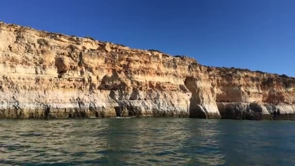 Été Océan Atlantique littoral rocheux près de Carvoeiro ville, Lagoa, Algarve - Portugal .