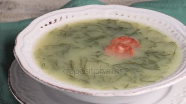 Portekiz mutfağında Caldo Verde popüler çorbası. Caldo verde için geleneksel malzemeler patates, karalahana yeşili, zeytinyağı ve tuzdur. Ayrıca sarımsak ya da soğan da eklenebilir.