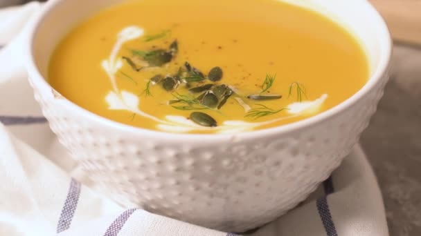Delicious Creamy Homemade Pumpkin Soup Cream Pumpkin Seed Garnish — Stock Video