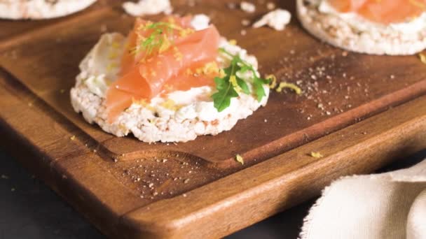 Delicious smoked salmon and cream cheese on rice bread toasts. — Stock Footage Delicious Smoked Salmon Cream Cheese Rice Bread Toasts Royalty Free Stock Footage