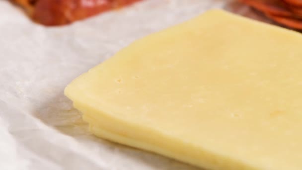 Preparaty Ingredientes Tradycyjny Portugalski Przekąskę Żywności Kanapkę Francesinha Chleb Ser — Wideo stockowe