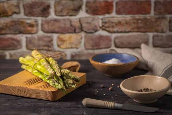 Fersk grønn asparges – stockfoto