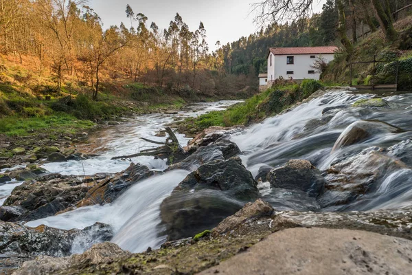 River ström i portugal — Stockfoto