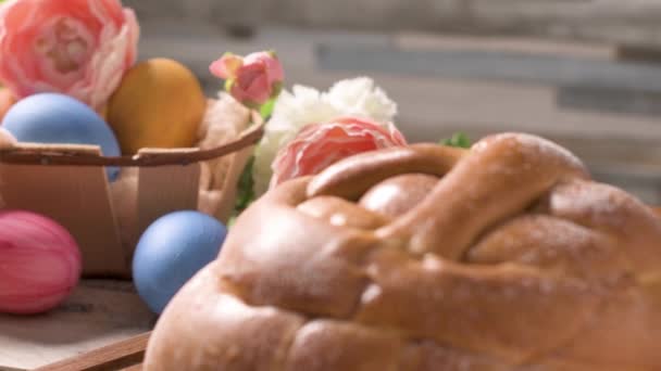 Folar Pascua Con Huevo Sobre Mesa Madera — Vídeos de Stock