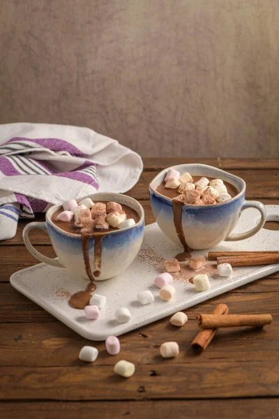 Bevanda calda al cioccolato con marshmallow — Foto Stock