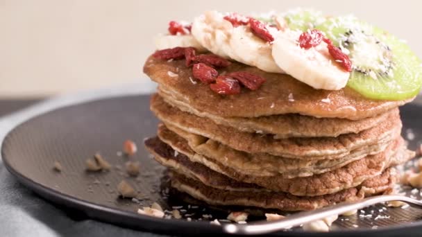 Background, baked, banana, breakfast, cooked, delicious, dessert, flour, Food, fresh, fried, Fruit, goji, gourmet, healthy, homemade, kiwi, lunch, meal, nutrition, oat, pancake, pancakes, pastry, plate, stack, sweet, table, tasty, Walnut, walnuts, wo — Stock Footage Background Baked Banana Breakfast Cooked Delicious Dessert Flour Food Fresh Stock Footage