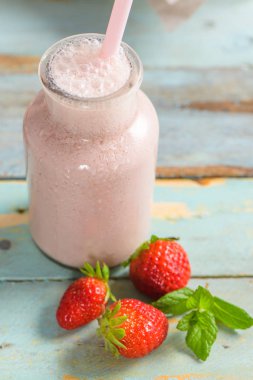 çilek sağlıklı güler yüzlü