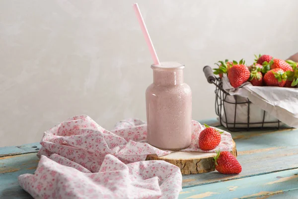 Smoothie de morango saudável — Fotografia de Stock