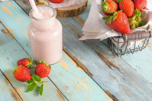 Smoothie de fresa saludable —  Fotos de Stock