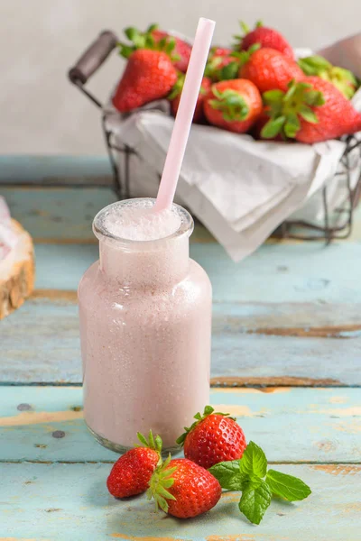 Terve mansikka smoothie — kuvapankkivalokuva