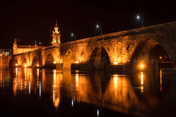 Ponte che attraversa il Rio Lima di notte — Foto Stock
