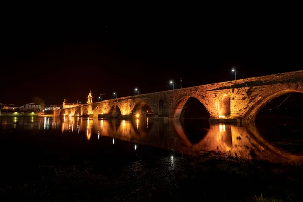 Ponte che attraversa il Rio Lima di notte — Foto Stock