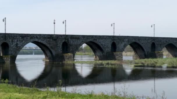 Puente Romano Que Cruza Río Lima Ponte Lima Camino Santiago — Vídeo de stock