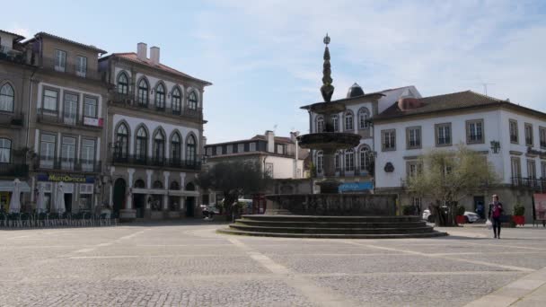 葡萄牙利马 2018年4月 主广场 Camoes 与第十八世纪喷泉在利马 一个镇在北部敏镐区域在葡萄牙 — 图库视频影像