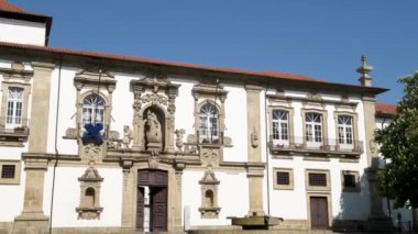 Guimaraes, Portekiz - Nisan 2018 yaklaşık: Guimaraes Portekiz tarihi merkezinde mimarisi. UNESCO Dünya Mirası.