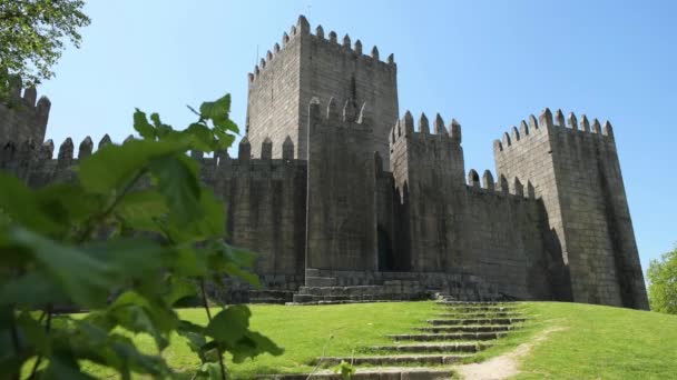 Guimarães Portugal Circa April 2018 Castle Guimaraes Norra Delen Portugal — Stockvideo