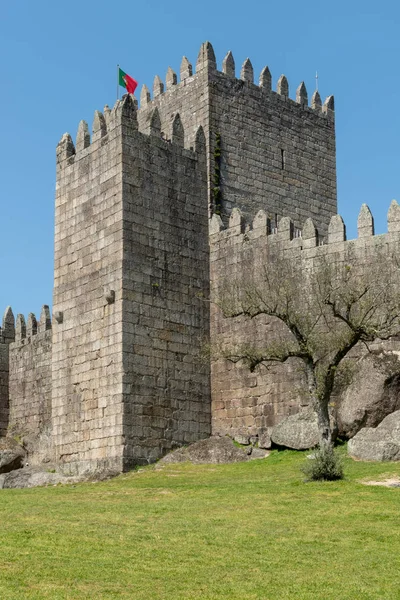 Middeleeuws kasteel in Guimaraes — Stockfoto