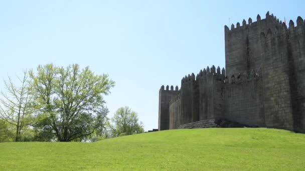 Guimaraes Portugal Circa April 2018 Het Kasteel Van Guimaraes Noordelijke — Stockvideo