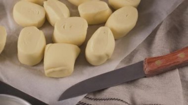 Yumurta tart, geleneksel Portekiz tatlı, pastel de nata, kremalı tart ev üretim malzemeleri.