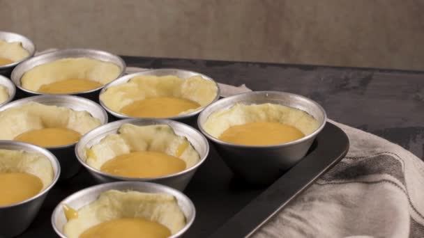 Ägg Tårtor Traditionella Portugisiska Dessert Pastel Nata Vaniljsås Tårtor Hem — Stockvideo