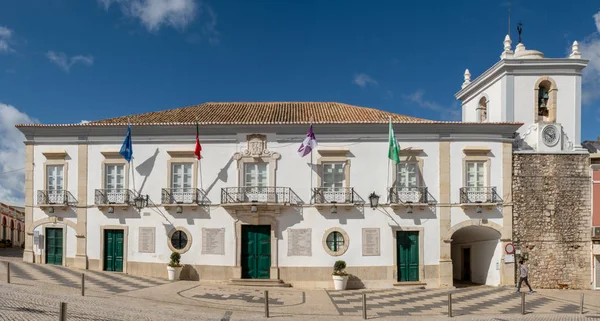 Consiglio comunale nel centro storico di Loule — Foto Stock