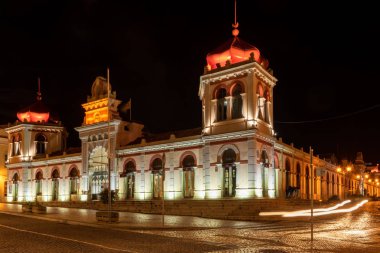 Eski kasaba Loule gece Markethall