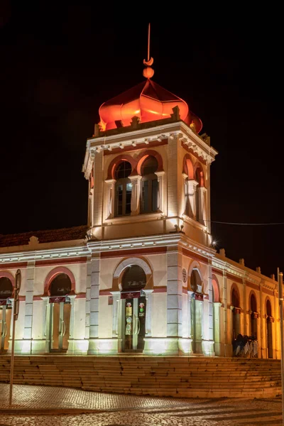 Markethall ve starém městě Loule v noci — Stock fotografie