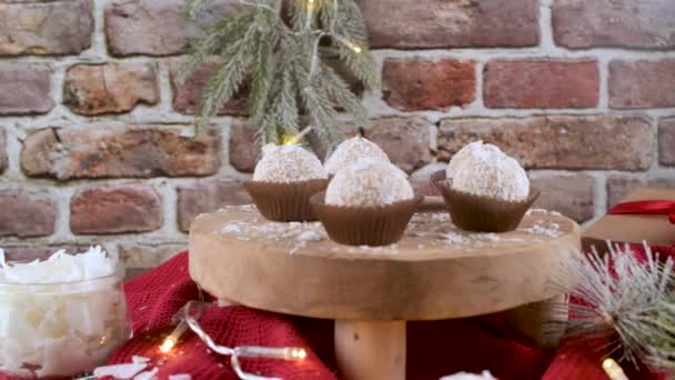 Bonbons Maison Aux Amandes Grillées Noix Coco Sur Une Table — Video