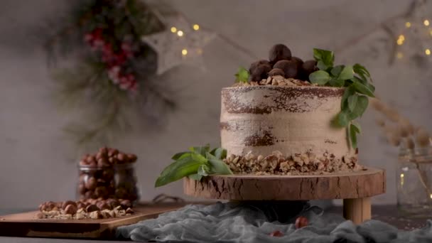 Délicieux Café Gâteau Aux Noisettes Sur Table Comptoir Cuisine Bois — Video