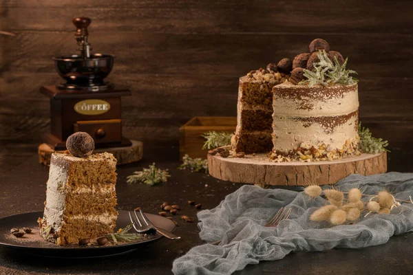 Slice of delicious naked coffee and hazelnuts cake — Stock Photo, Image