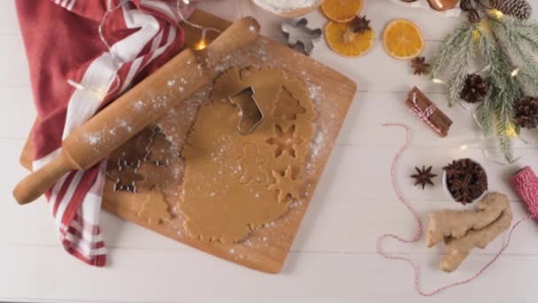 Massa Bruta Para Biscoitos Natal Cortadores Biscoitos Bancada Cozinha — Vídeo de Stock