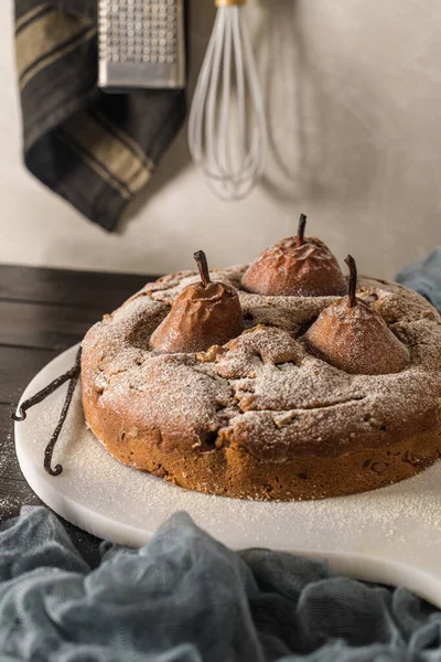 Herkullinen kakku päärynä ja kaneli — kuvapankkivalokuva