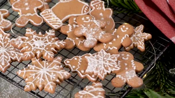Świąteczne Ciasteczka Blat Kuchenny Świątecznymi Dekoracjami — Wideo stockowe
