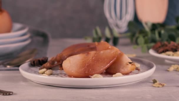 Pêras Escalfadas Deliciosa Receita Caseira Sobre Bancada Cozinha — Vídeo de Stock