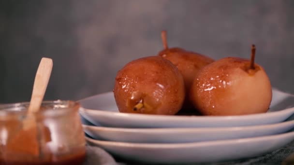 Pochierte Birnen Köstliche Hausgemachte Rezept Über Küchenarbeitsplatte — Stockvideo